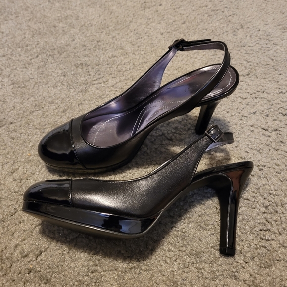 Tahari Black sling back heels - Picture 6 of 8